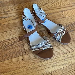 NWOT Kenneth Cole New York metallic strap sandals